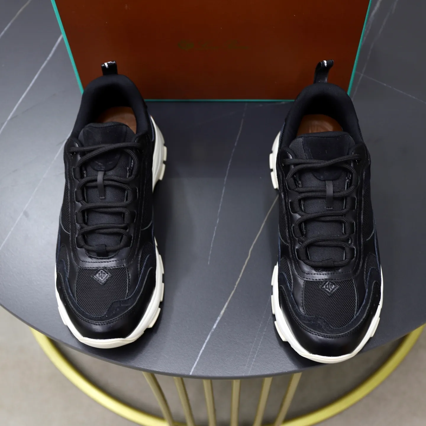 Factory price: 💰520Loropiana LP men's shoes ♞size; 38-44 "45.46 customization" cowhide stitching. It is really easy to wear, lazy, loose, casual, perfect comfort. There are many color choices, and they all look good with clothes. Is it true that Loropiana can bring social value? “Loropiana is the best thing money can buy”